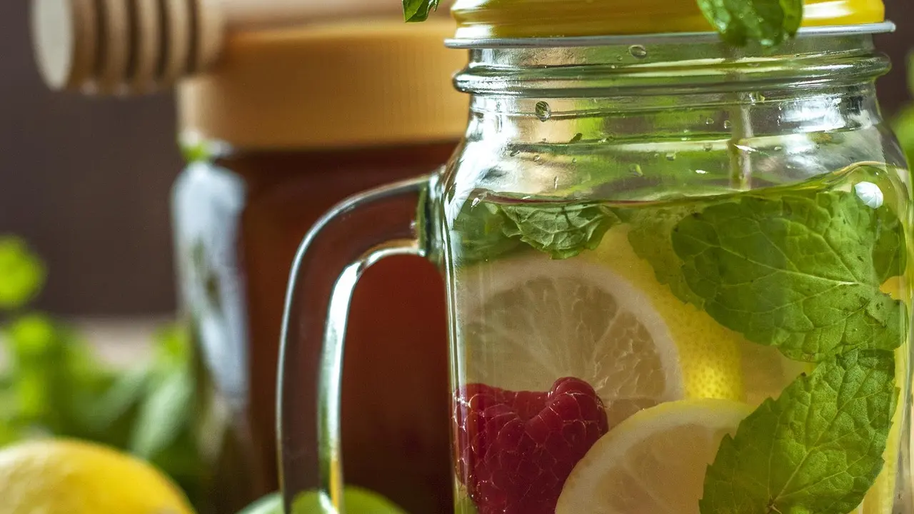 infused water raspberry