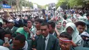 Ribuan siswa dan guru menyambut hangat kehadiran dua bintang MotoGP dunia tersebut dalam acara meet and greet yang berlangsung meriah. (Bola.com/M Iqbal Ichsan)