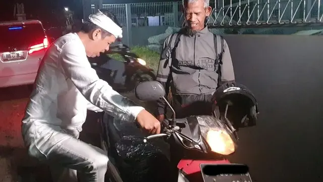 Dedi Mulyadi bantu dorong motor pria tua (Instagram/@dedimulyadi71)