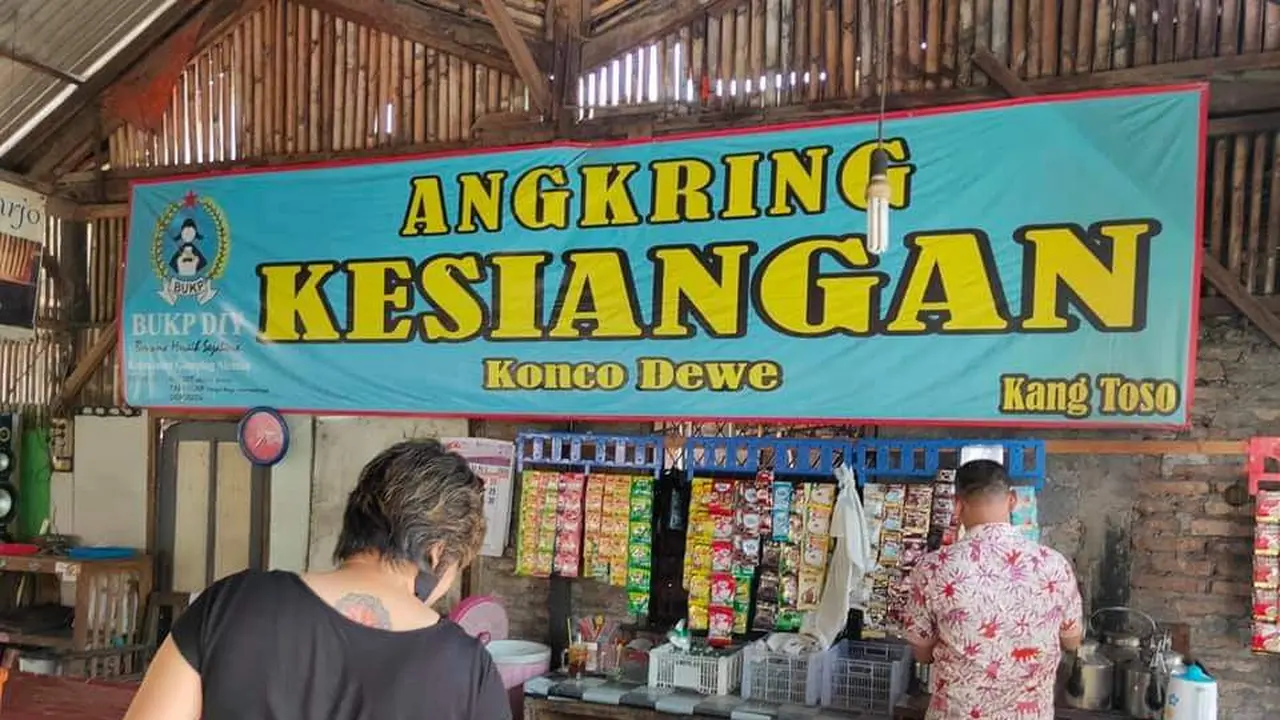 7 Potret Tulisan Spanduk Angkringan Nyeleneh Ini Bikin Geleng Kepala