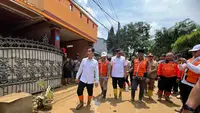 Wakil Presiden (Wapres) Gibran Rakabuming Raka meninjau tempat pengungsian korban musibah banjir nan berlokasi di Kantor Logistik dan Peralatan BNPB Kota Bekasi, Rabu (5/3/2025). (Foto: Biro Pers Sekretariat Wakil Presiden)