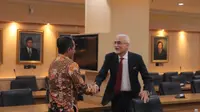 Menteri Lingkungan Hidup, Hanif Faisol Nurofiq, dan Duta Besar Brasil untuk Indonesia, George Monteiro Prata di kantor Kementerian Lingkungan Hidup, Selasa (15/4/2025) (Istimewa)