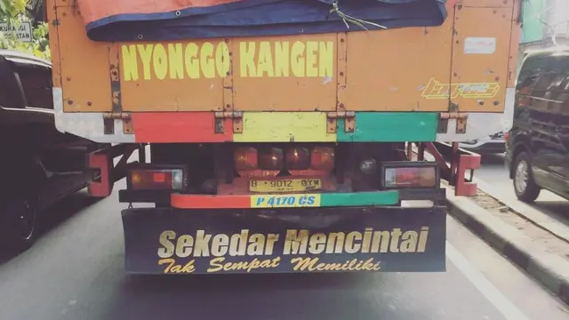 Tulisan Lucu Bahasa Jawa di Truk Ini Bikin Senyum Senyum