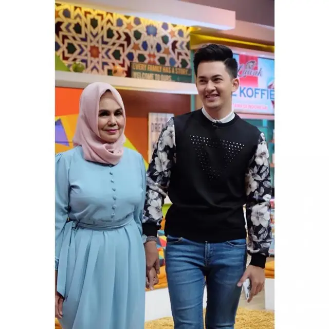 Kebersamaan Kiki Farrel dan Ibu