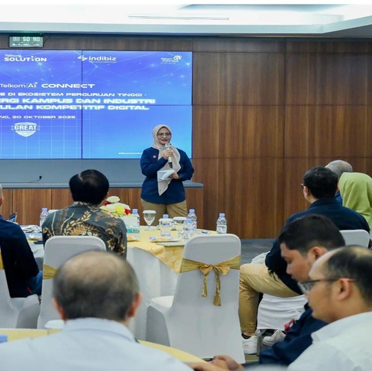 Direktur Utama Telkom Dian Siswarini saat memberikan pemaparan pada acara Seminar Telkom AI Connect