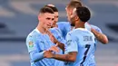 Pemain Manchester City merayakan gol yang dicetak Phil Foden ke gawang Bournemouth pada laga babak ketiga Piala Liga Inggris di Etihad Stadium, Jumat (25/9/2020) dini hari WIB. Manchester City menang 2-1 atas Bournemouth. (AFP/Laurence Griffiths/pool)