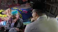 Kisah Pilu Lansia Tinggal di Rumah Reyot, Dinding Seng Berkarat dan Lantai Tanah Beralas Terpal