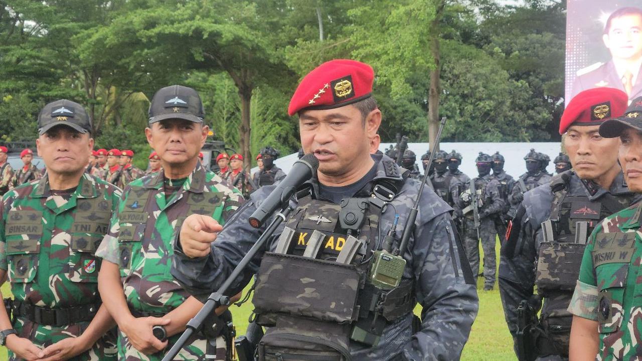 Suka Cita Anak Papua Bercengkrama dengan Jenderal Bintang 4, Sosoknya Berpengaruh di TNI AD