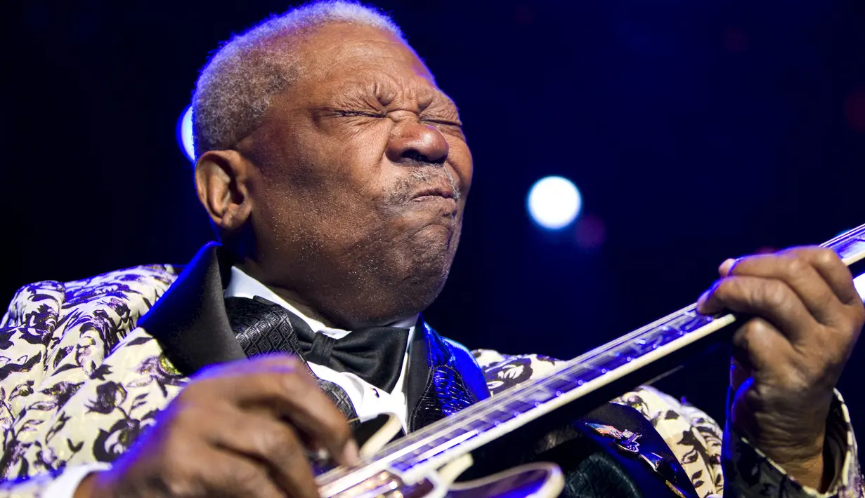 BB King tak hanya mahir bermain gitar, legenda musik Blues kelahiran 16 September 1925 itu juga dikenal sebagai penulis lagu handal. (REUTERS/Valentin Flauraud)