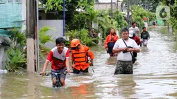 Badan Penanggulangan Bencana Daerah (BPBD) Jakarta mencatat lebih dari 2.000 warga mengungsi akibat banjir yang melanda sebagian wilayah Jakarta. (Liputan6.com/Herman Zakharia)