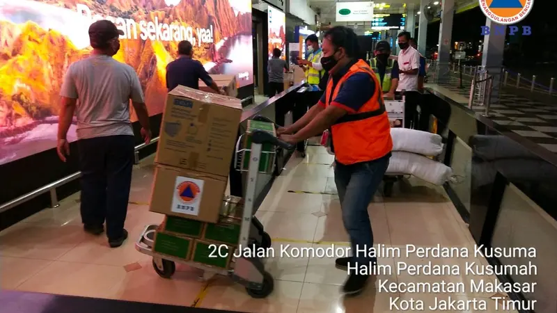 Bantuan untuk warga terdampak banjir bandang dan longsor di Kabupaten Flores Timur, Nusa Tenggara Timur dikirim