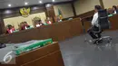 Pengacara Saipul Jamil, Kasman Sangaji saat menjalani sidang di Pengadilan Tipikor, Jakarta, Senin (14/11). Kasman dijatuhi vonis 3,5 tahun penjara oleh Majelis Hakim Pengadilan Tipikor. (Liputan6.com/Helmi Affandi)
