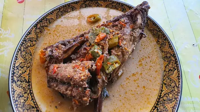 Warung Kepala Manyung Bu Fat