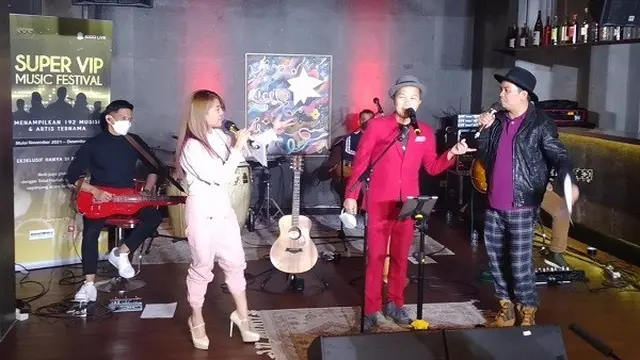Sandhy Sondoro saat tampil di Super VIP Music Festival yang dipersembahan GOKS Entertainment di aplikasi Bigo Live.