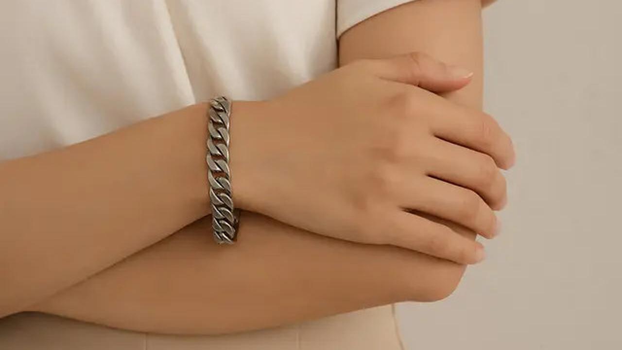 10 Model Gelang Rantai Titanium Terbaru, Jadi Perhiasan Wanita yang Hits untuk Segala Usia di 2025