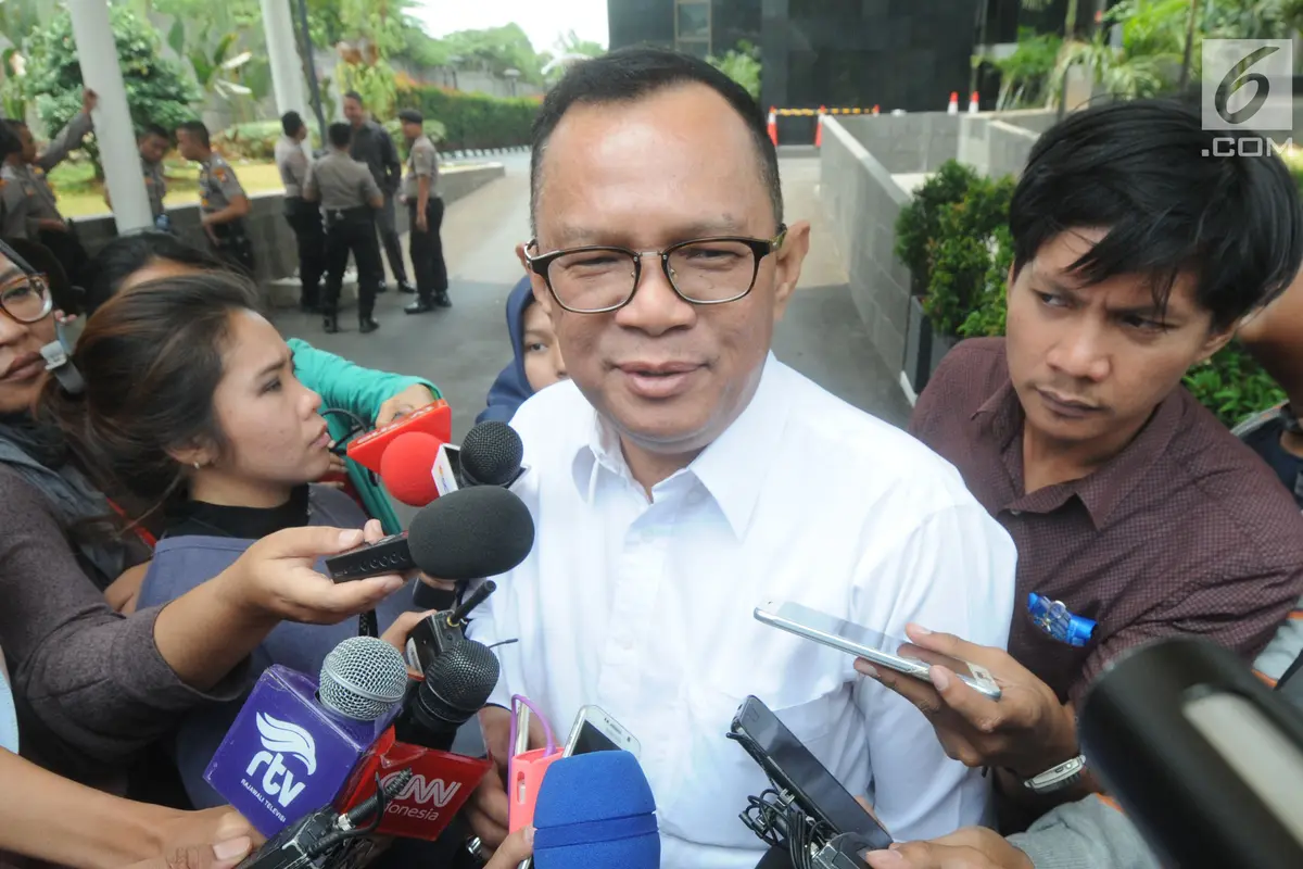 Ekspresi Mantan Sesmenpora Alfitra Salamm Usai Diperiksa KPK