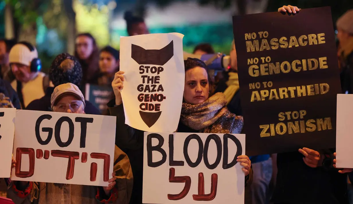 Sementara 64.797 lainnya terluka akibat invasi militer secara besar-besaran dari Israel di Jalur Gaza. (AHMAD GHARABLI/AFP)