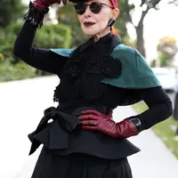 Lansia ini benar-benar keren gaya busananya, mereka menunjukkan bahwa usia bukan malah untuk menciptakan style yang menarik. (via: Boredpanda.com)