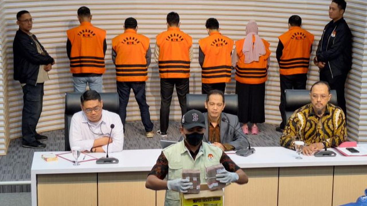 Fakta-Fakta Korupsi Berjemaah Seret Gubernur Kalsel: Kode Rahasia hingga Duit Miliaran Berkoper-koper