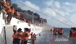 KMP Mutiara Sentosa 2 Angkut 250 Penumpang Terbakar di Laut Sumenep