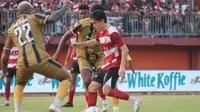 Dewa United meraih kemenangan telak 4-1 atas Madura United di Stadion Gelora Madura Ratu Pamellingan, Pamekasan, Minggu (22/10/2023) petang. (Bola.com/Wahyu Pratama)