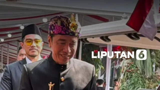 Jokowi Pakai Baju Adat Bali di Istana Merdeka