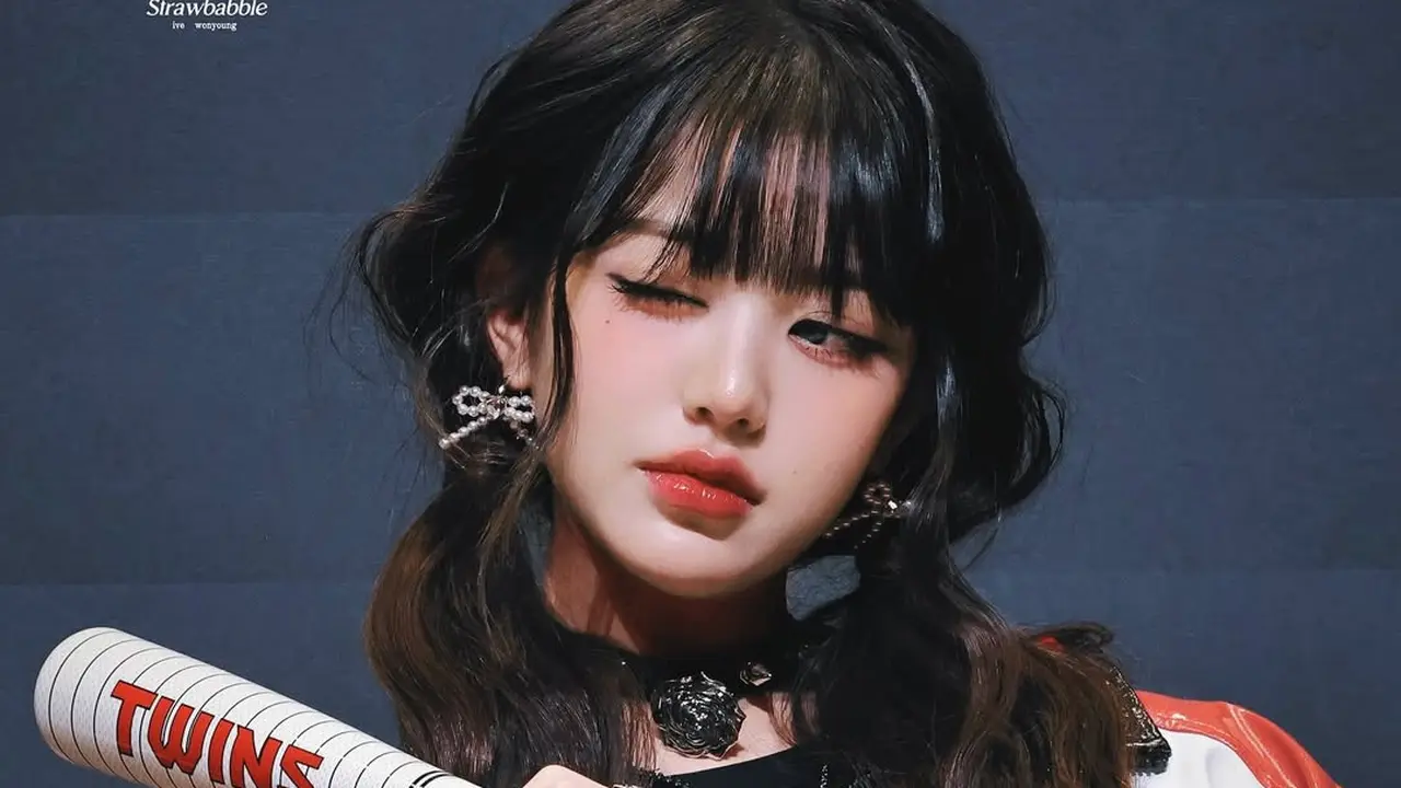 Gaya Makeup Jang Wonyoung IVE Bak Boneka, Tampil Berbeda dari Biasanya