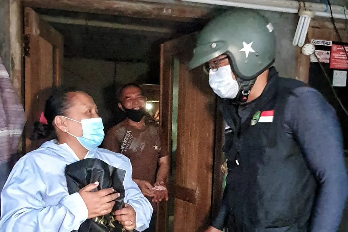 Ridwan Kamil Rayakan Idul Adha dengan Bagikan Bantuan kepada Masyarakat
