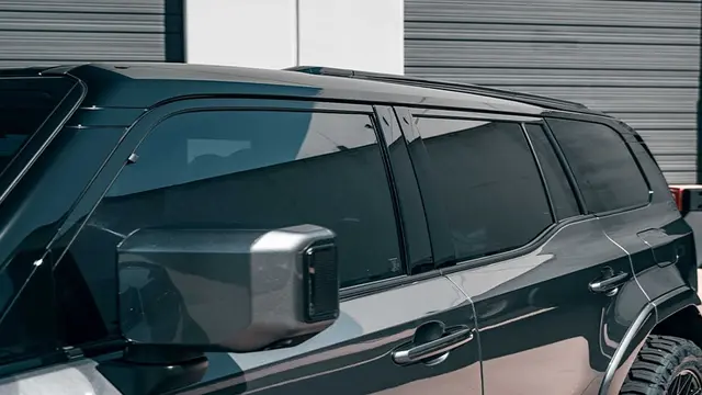 Dibangun di atas platform Toyota Land Cruiser J250, GX 550 menggabungkan ketangguhan SUV legendaris dengan kenyamanan premium khas Lexus (Westcott Designs)
