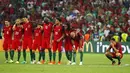 Ronaldo duduk dengan penuh harap saat penalti melawan Polandia pada perempat final Piala Eropa 2016 di Stade Velodrome, Marseille, Jumat (30/6/2016) dini hari WIB.  (REUTERS/Kai Pfaffenbach)