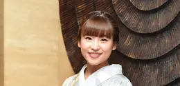 Dalam balutan baju tradisional Jepang berwarna silver, aura Haruka eks JKT48 ini tampak begitu bersinar. Makeup natural dan rambut ditatap rapi, membuat kecantikan wanita khas Jepang begitu terpancar. (Liputan6.com/IG/@haruuuu_chan)
