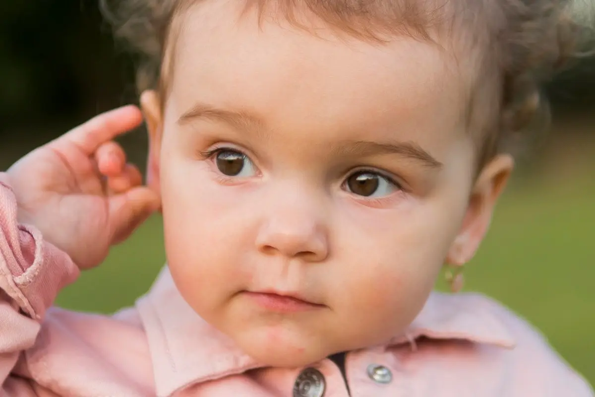 Ilustrasi Model Anting Emas untuk Bayi (credit: freepik)
