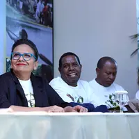 Christine Hakim dan para pemain film Boven Digoel. (Nurwahyunan/Bintang.com)