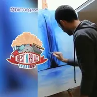 Lukisan Menawan yang Menyala di dalam Gelap