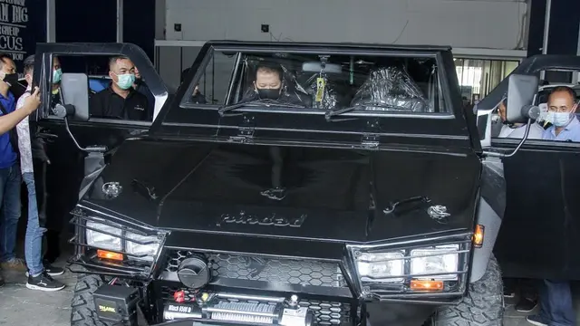 Bupati Jember terpilih Hendy Siswanto akan menggunakan mobil Maung buatan PT Pindad.