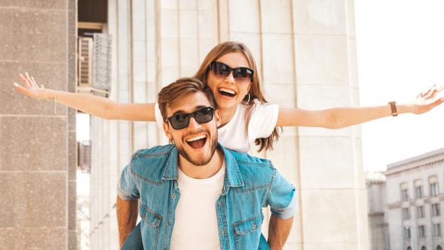 Ilustrasi pasangan cinta, romantis, bahagia