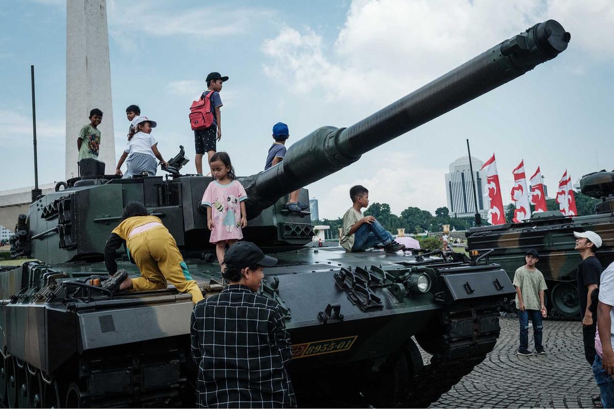 FOTO: Warga Serbu Hari Terakhir TNI Fair 2025 di Monas