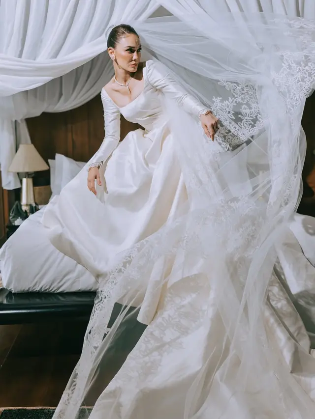7 Model Gaun Nikah, Punya Luna Maya Jadi Sorotan