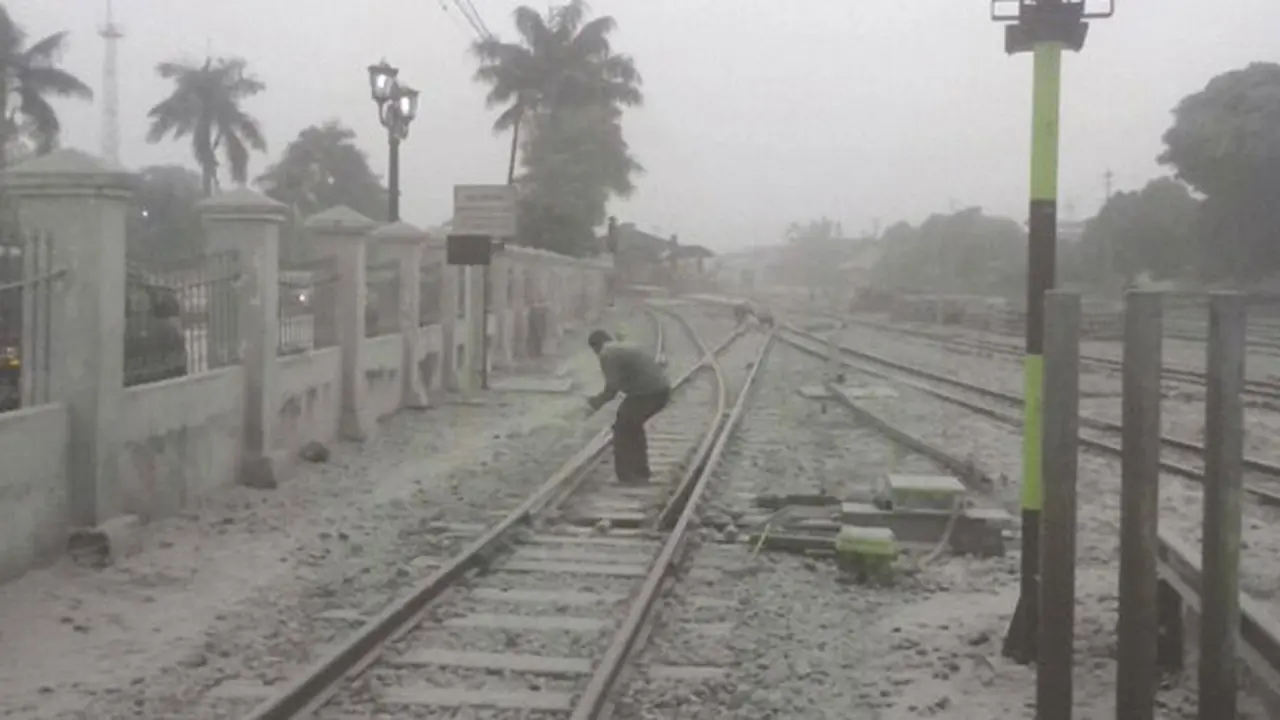 debu-kelud-140215c.jpg