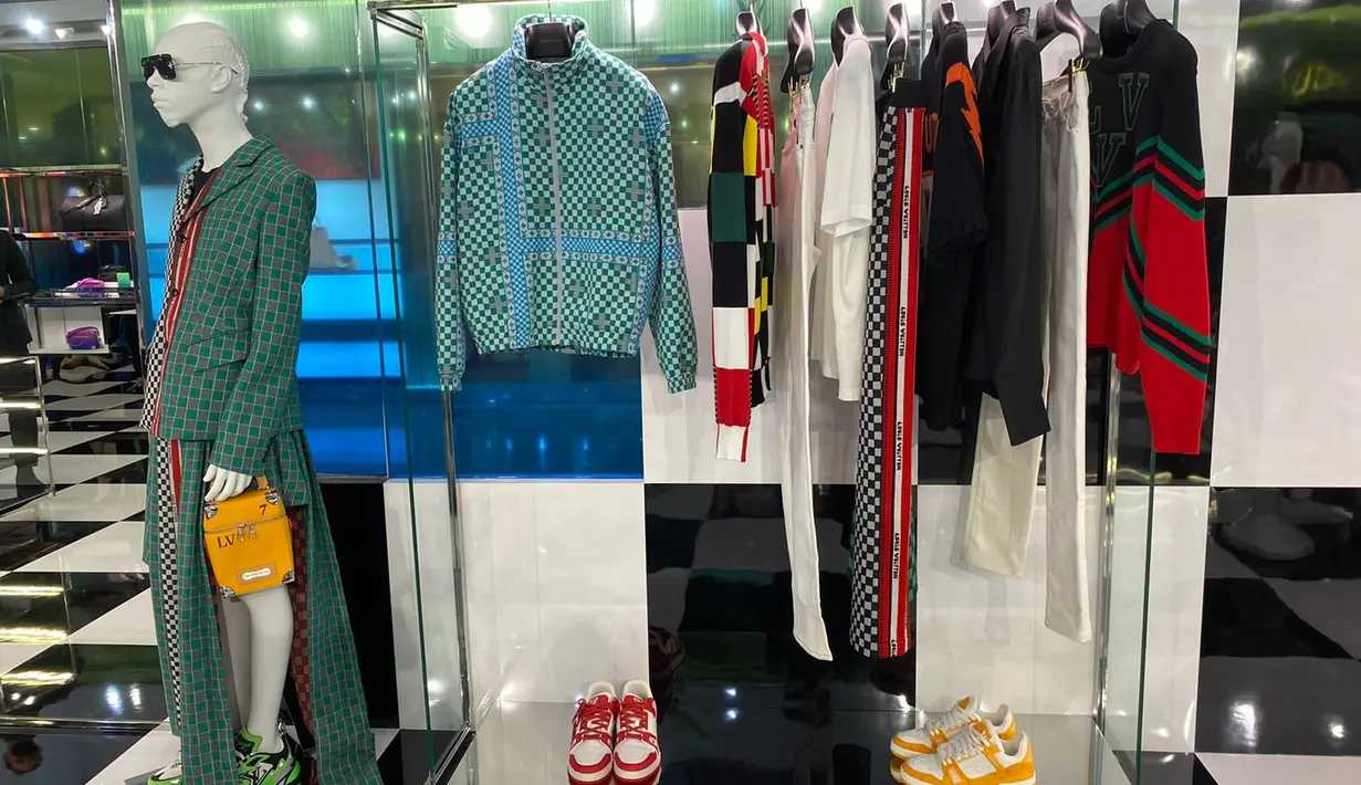 Koleksi dari Virgil Abloh menyoroti subkultur dan konteks budaya dengan rekontekstualisasi kolektif. / Foto: Fimela.com - Adinda Tri Wardhani.