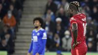 Setelah unggul, Leicester City mati-matian mempertahankan keunggulan. Mereka hanya fokus membuat benteng kukuh sehingga Sadio Mane dan kawan-kawan kesulitan menembus pertahanan dan mencetak gol ke gawang Si Rubah. (AP/Rui Vieira)