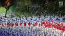 Atlet kontingen Indonesia memasuki stadion pada pembukaan Asian Games 2018 di Stadion Utama Gelora Bung Karno (SUGBK), Jakarta, Sabtu (18/8). Atlet renang I Gede Siman Sudartawa dipercaya menjadi pembawa bendera Merah Putih. (Liputan6.com/Ferbian Pradolo)
