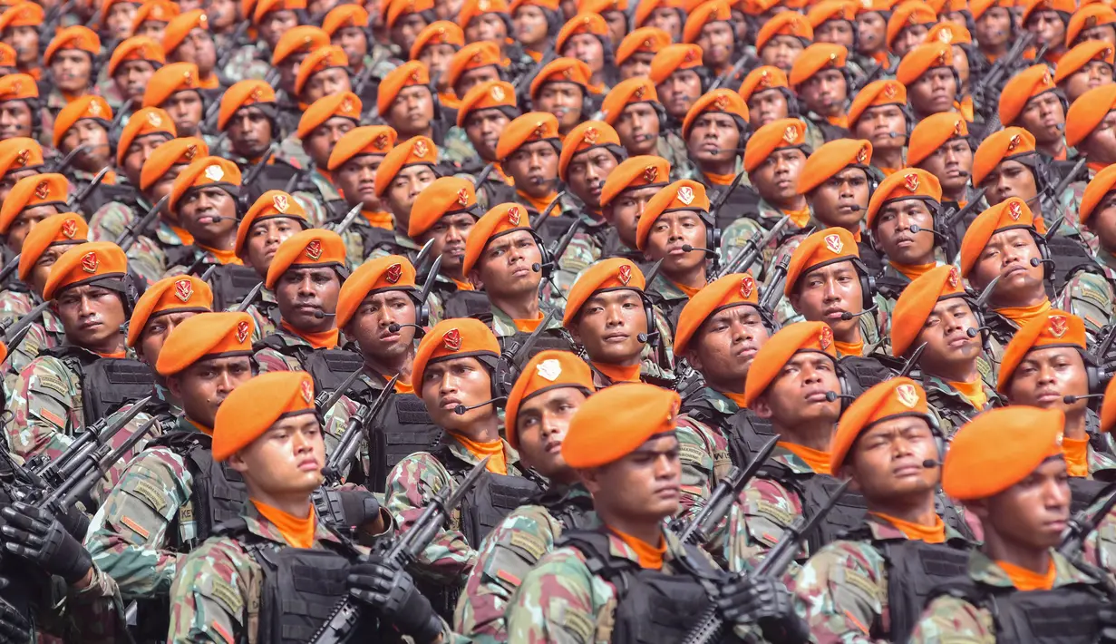 133.000 personel TNI diterjunkan dalam puncak peringatan HUT ke-80 TNI yang digelar di lapangan Monas, Jakarta. (merdeka.com/Arie Basuki)