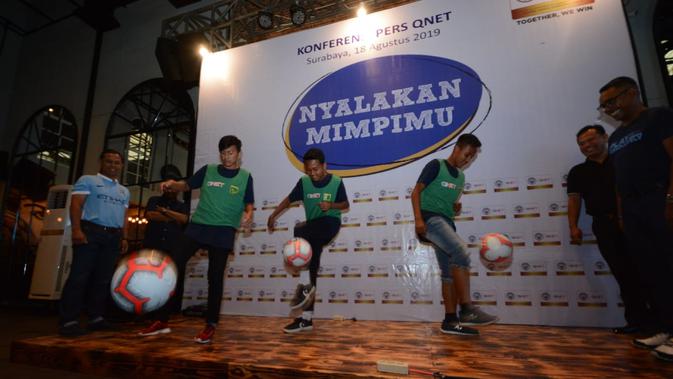 3 Remaja Surabaya Bangga Usai Jalani Program Sekolah Sepak Bola Di Manchester City Indonesia Bola Com