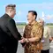 Menteri Koordinator Bidang Kemaritiman dan Investasi Luhut Binsar Pandjaitan menjemput CEO Tesla Elon Musk langsung ke Bandara di Bali, Minggu (19/5/2024). (dok: Humas)
