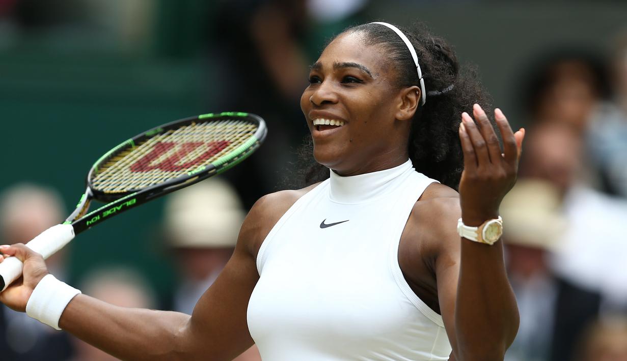 Serena Williams pertama kali meraih gelar Wimbledon  pada 2002 saat mengalahkan kakanya Venus Williams dengan skor 7-6, 6-3. Total Serena telah meraih tujuh gelar ajang bergengsi Wimbledon. (AFP/ Justin Tallis)
