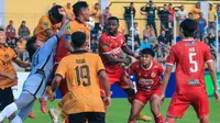 Aksi Kenneth Ngwoke saat Semen Padang bertandang ke markas PSDS Deli Serdang dalam lanjutan Pegadaian Liga 2 2023/2024, Sabtu (4/11/2023). (Dok. PT Liga Indonesia Baru)