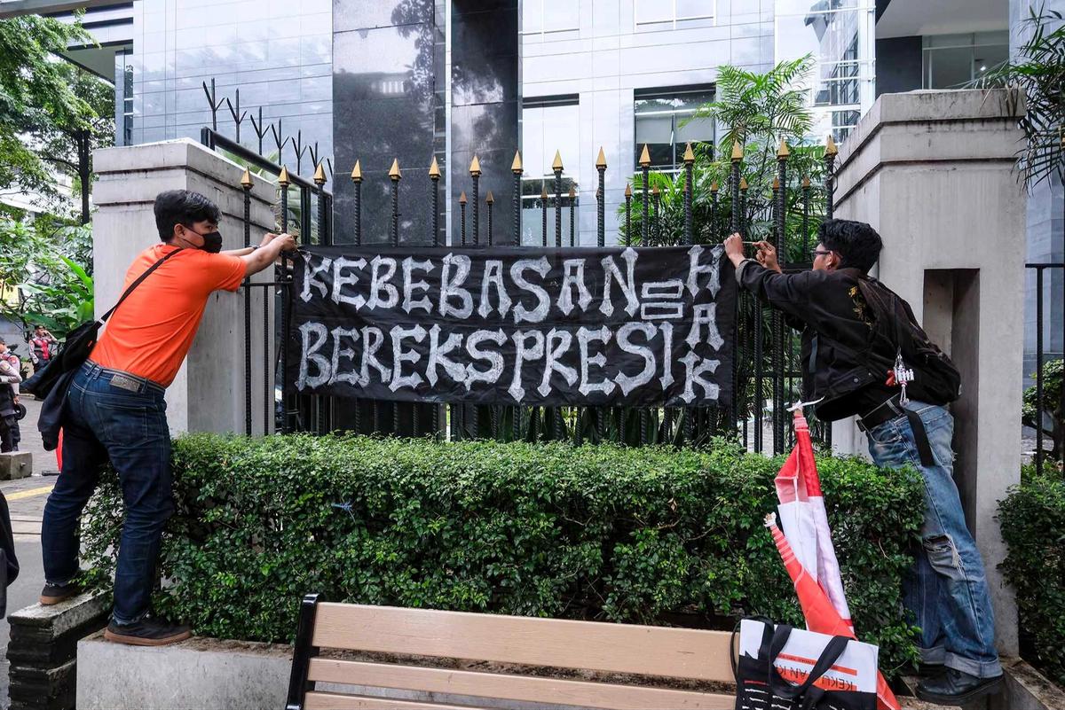 FOTO: Delpedro CS Divonis Bebas dalam Kasus Dugaan Penghasutan Demonstrasi Agustus 2025