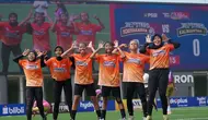 Momen selebrasi penggawa tim All Stars Yogyakarta usai menang 3-0 atas tim All Stars Kalimantan saat pertandingan fase grup D Hydroplus Piala Pertiwi U-14 dan U-16 2025 All Stars di Supersoccer Arena Kudus, Jawa Tengah, Selasa (8/7/2025). (Bola.com/Bakti Olahraga Djarum Foundation)