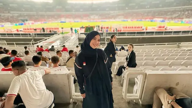 Chacha Frederica dengan Gaya Sporty dan Simpel yang Menarik
